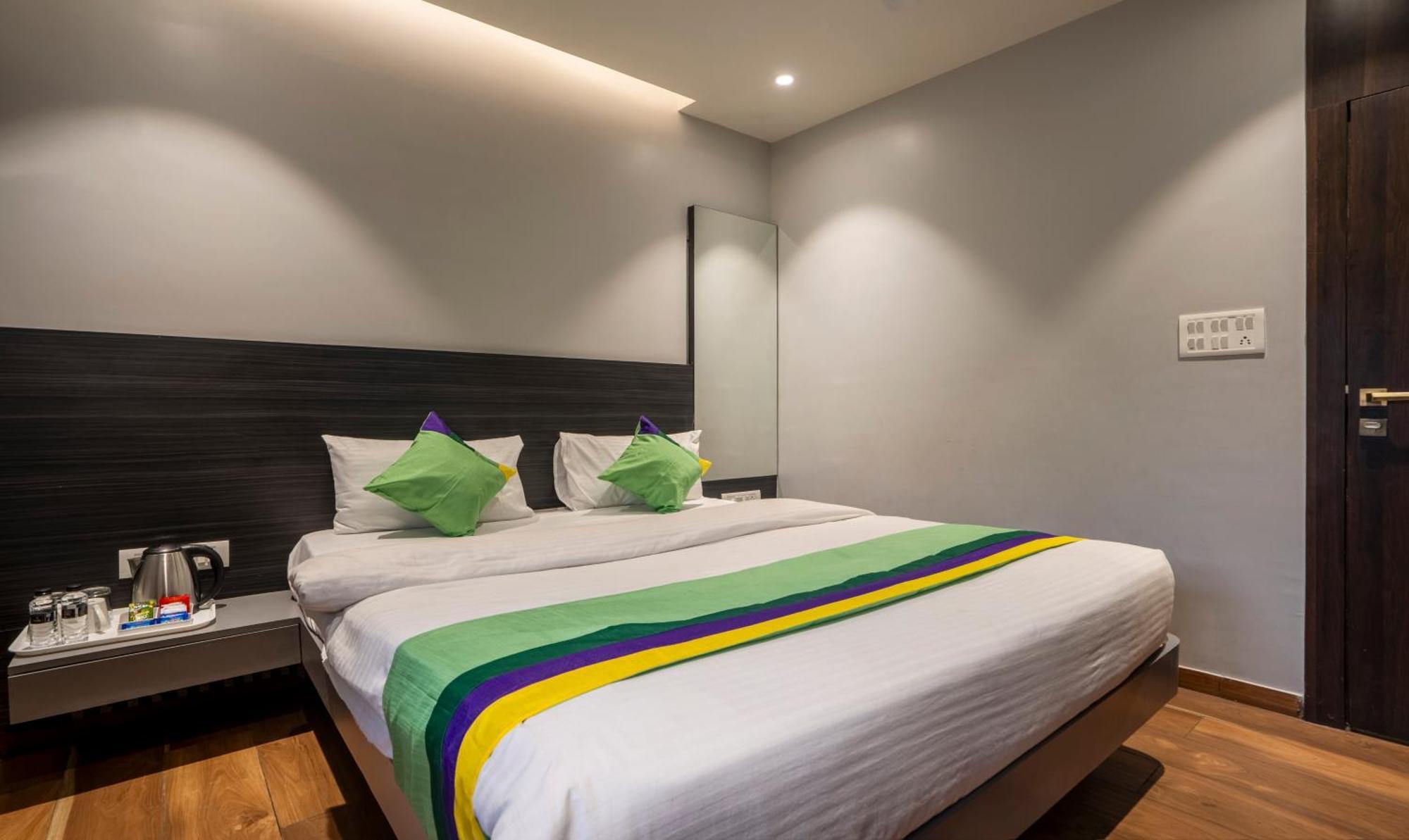 Treebo Prasha Hotel นาสิก ภายนอก รูปภาพ