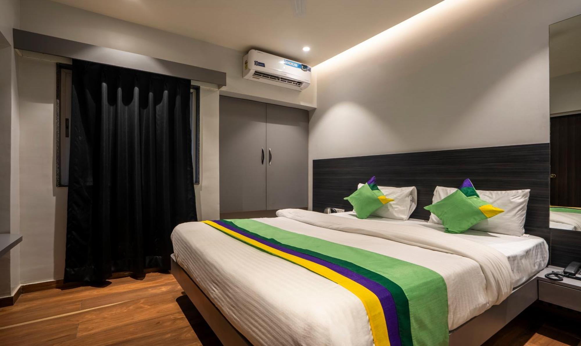 Treebo Prasha Hotel นาสิก ภายนอก รูปภาพ