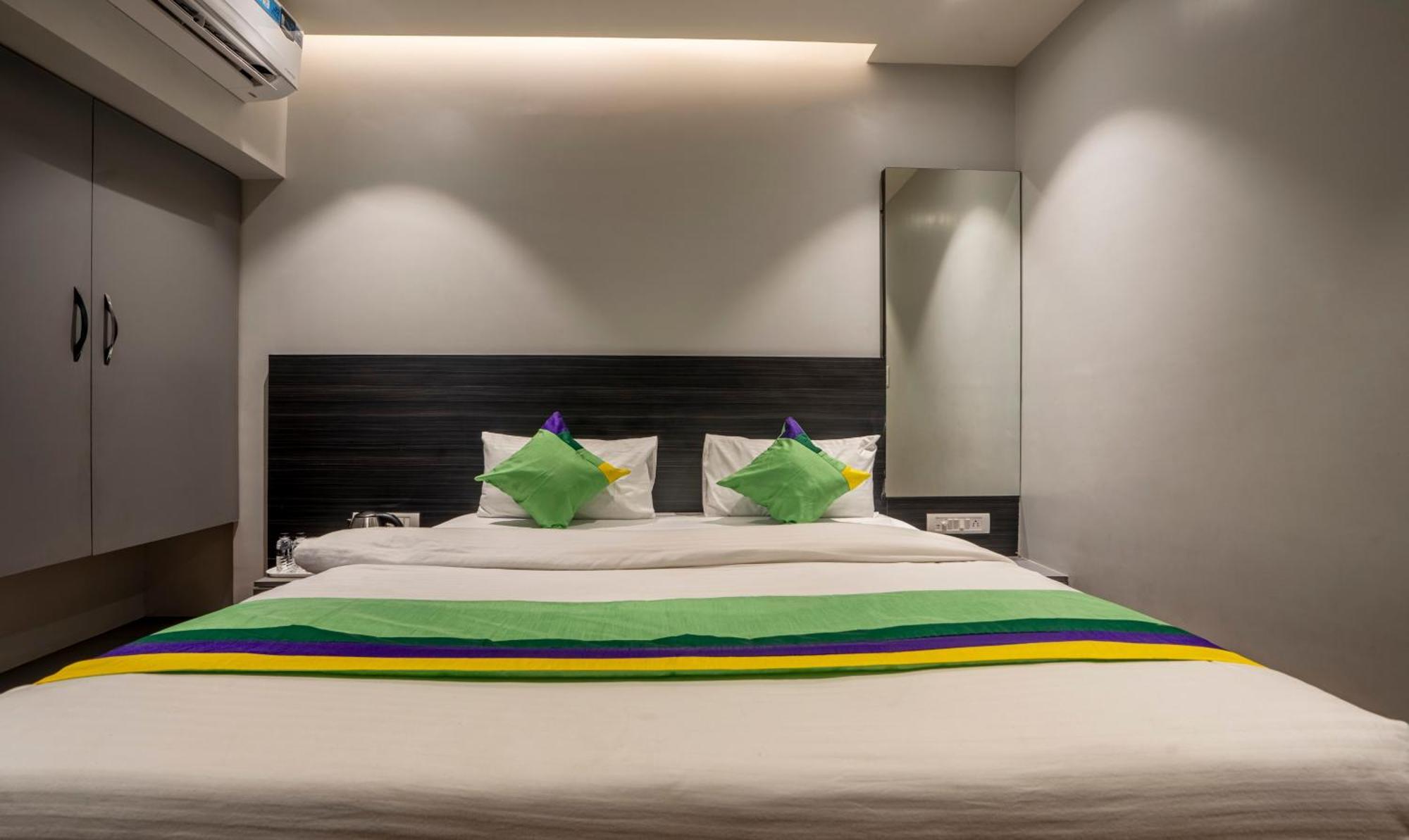 Treebo Prasha Hotel นาสิก ภายนอก รูปภาพ