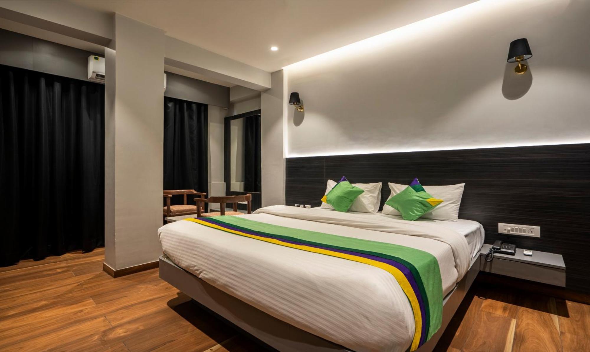 Treebo Prasha Hotel นาสิก ภายนอก รูปภาพ