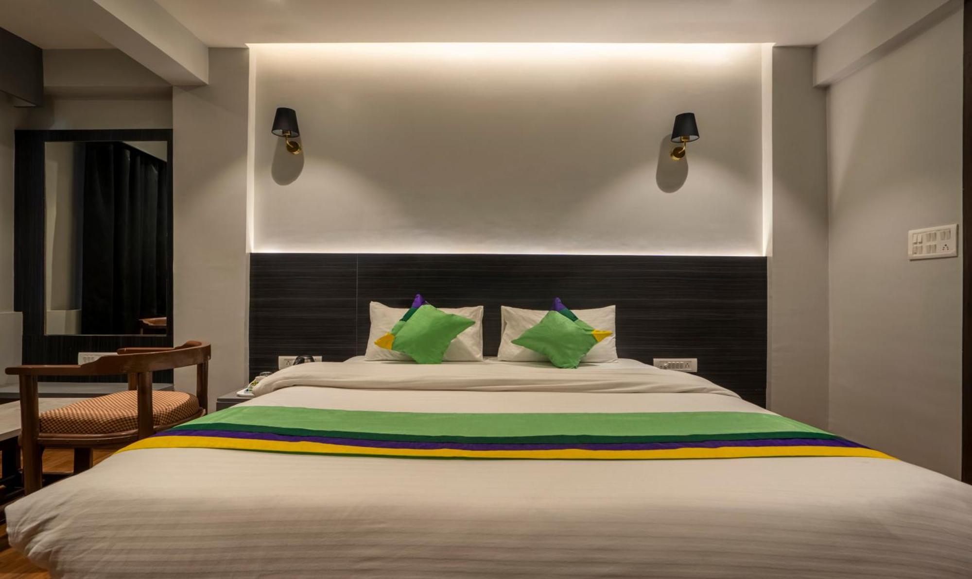 Treebo Prasha Hotel นาสิก ภายนอก รูปภาพ