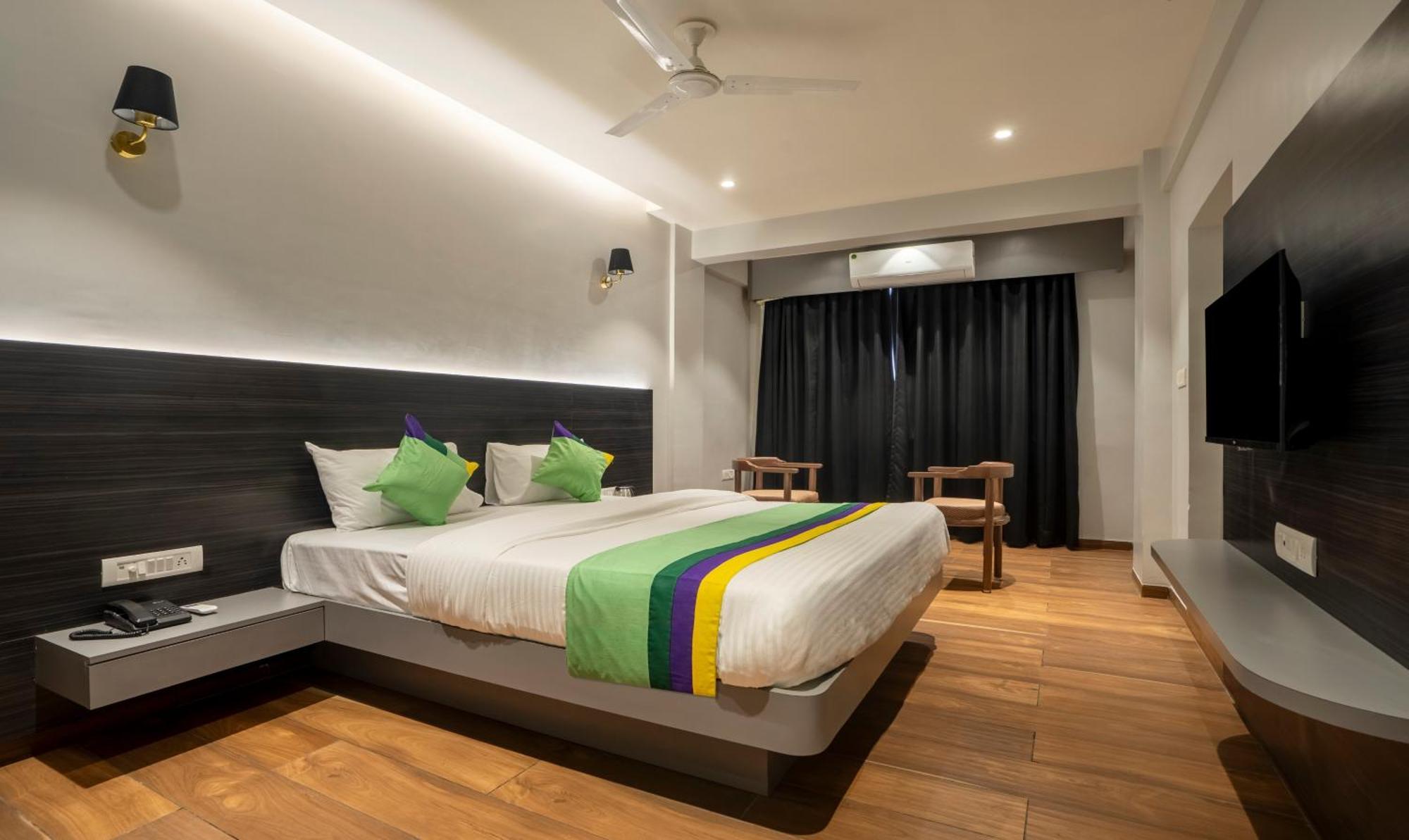 Treebo Prasha Hotel นาสิก ภายนอก รูปภาพ