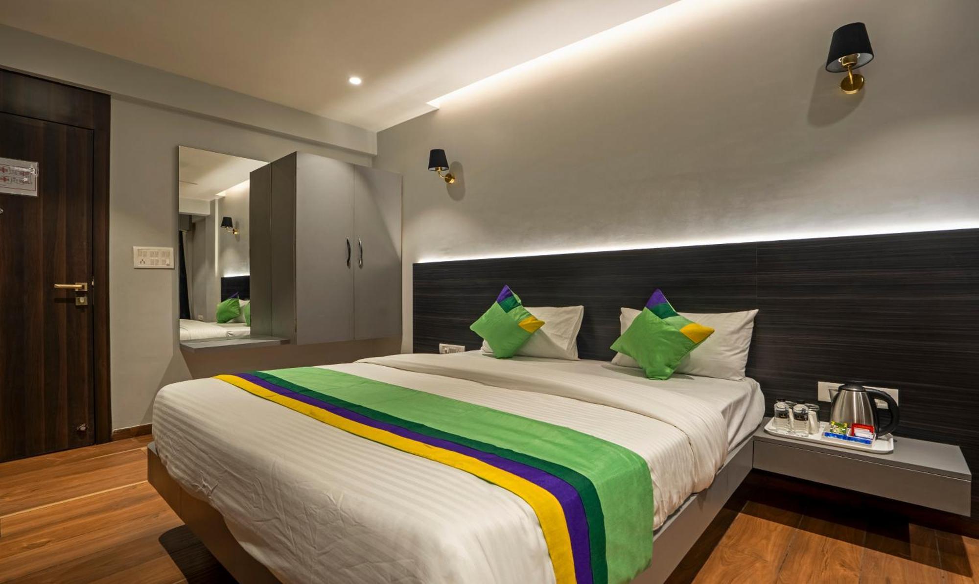 Treebo Prasha Hotel นาสิก ภายนอก รูปภาพ