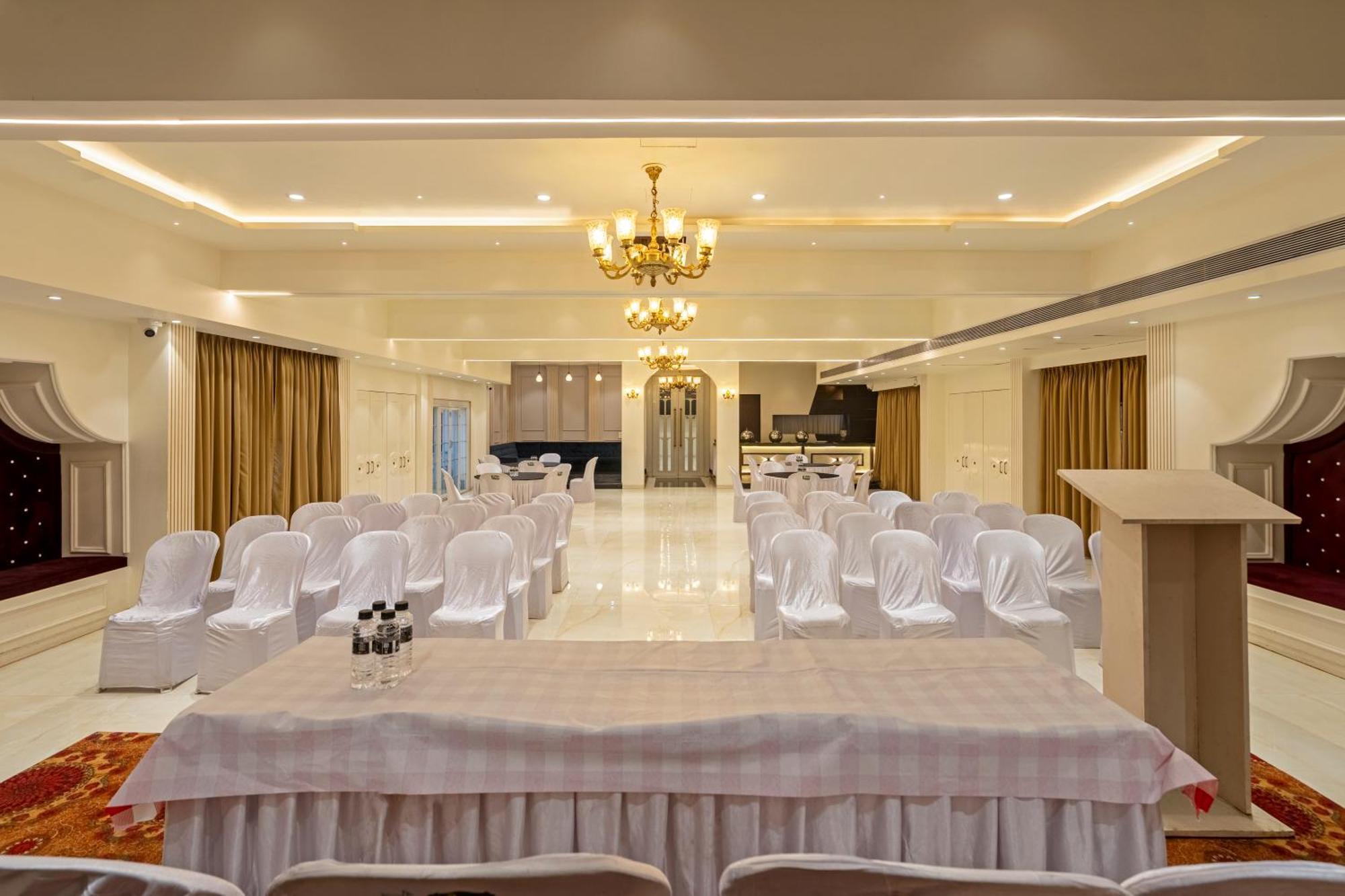 Treebo Prasha Hotel นาสิก ภายนอก รูปภาพ
